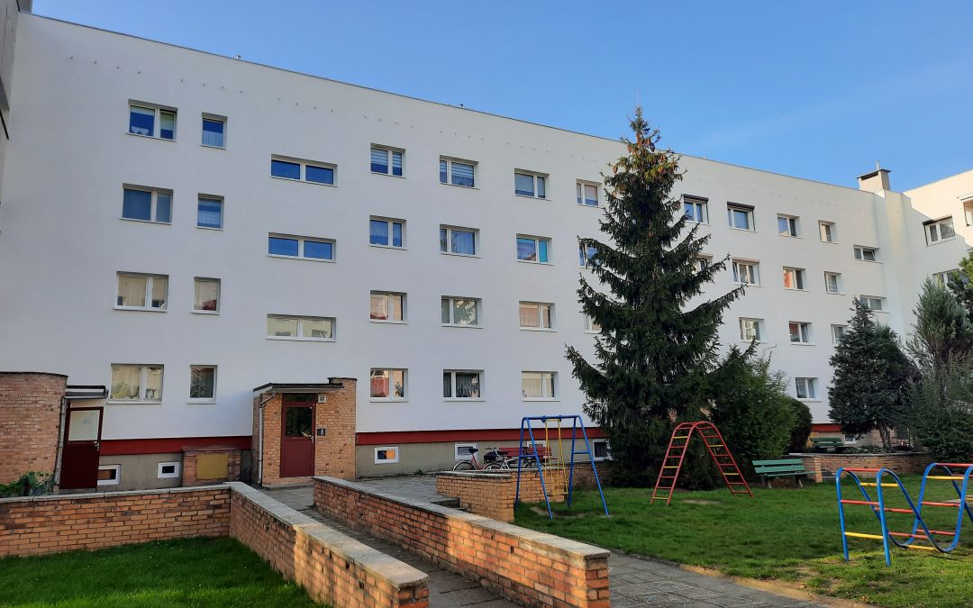 Docieplenie ścian zewnętrznych budynku przy ul. Rzeźniczej 16-24.